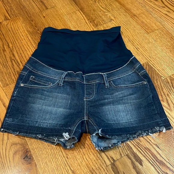 Bella Vida Brand Women’s Maternity Shorts. Size Medium. Excellent Condition. - Picture 1 of 5